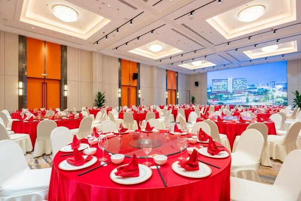 (北京格兰云天酒店管理公司)格兰云天酒店集团旗下北京皇家格兰云天大酒店盛装开业,北京皇家格兰云天大酒店云天厅,第2张