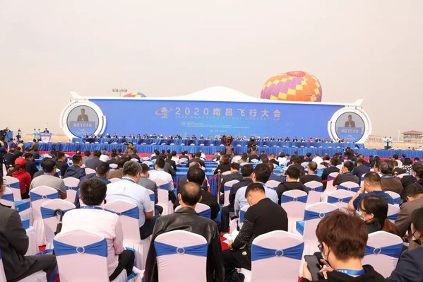 (跨界破圈 战马直升机惊艳亮相助力2020南昌飞行大会)跨界破圈 战马直升机惊艳亮相助力2020南昌飞行大会,开幕式现场江西省领导及重要嘉宾共同推杆,第1张