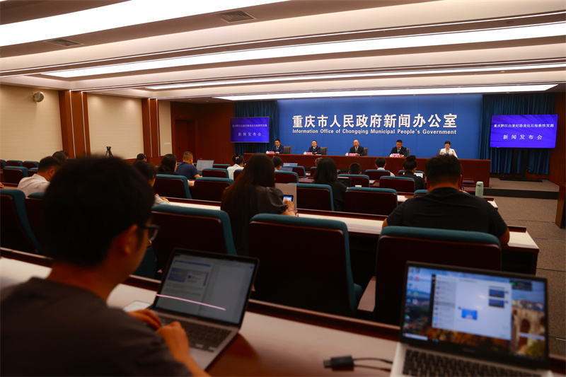 (重庆恐龙化石遗址)重庆黔江恐龙化石抢救性发掘新闻发布会举行,第6张