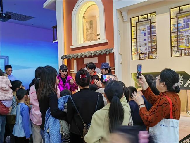 (当科学邂逅喜剧：科技馆喜剧嘉年华背后的"文旅破壁者")当科学邂逅喜剧：科技馆喜剧嘉年华背后的"文旅破壁者",第4张