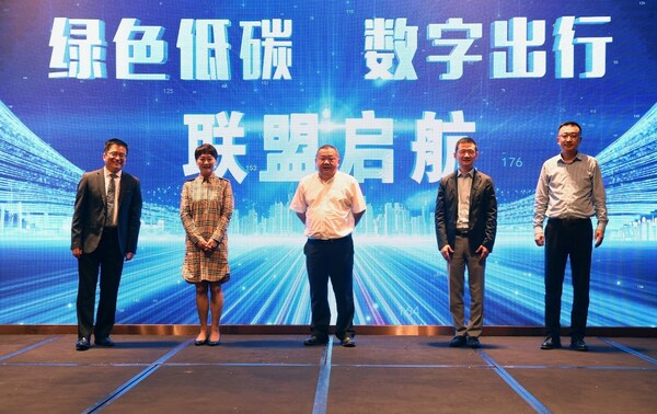 (零碳中国·绿色投资蓝皮书)中国"零碳"差旅之路暨"绿色低碳酒店"标准研究项目成果发布会召开,图为“绿色低碳，数字出行”联盟起航仪式的现场,第2张